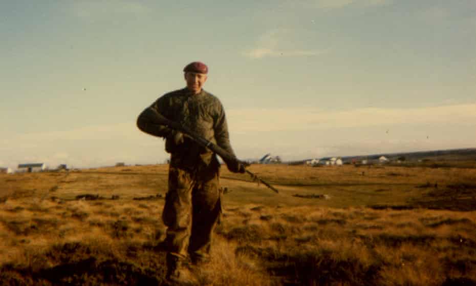 Dave Parr in the Falklands with 2 Para.