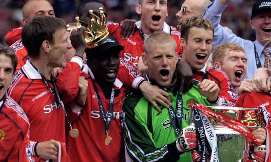 Manchester United celebrate their 1999 title, won with 79 points.  His previous was achieved with 75.