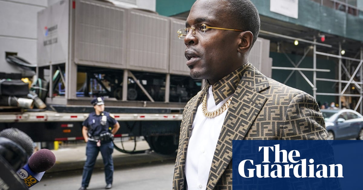Thieves rob flashy New York preacher of $1m in jewellery during online sermon