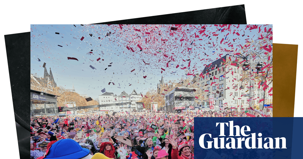 Carnival season in Germany and Armistice Day services: photos of the day – Tuesday