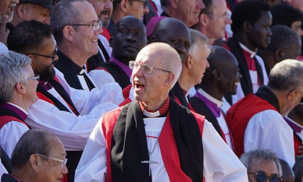 Justin Welby surrounded by bishops