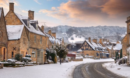 Cotswold village of Broadway in snow, Worcestershire, EnglandDFW9P4 Cotswold village of Broadway in snow, Worcestershire, England