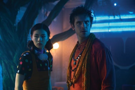 Lauren Tsai as Switch with Dan Stevens as David Haller in Legion.