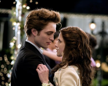 Twilight film still of Pattinson and Stewart embracing