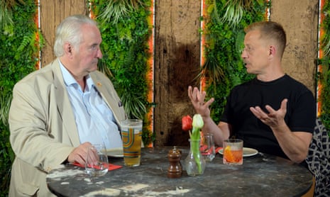 Robin and Aslak chatting at a restaurant table