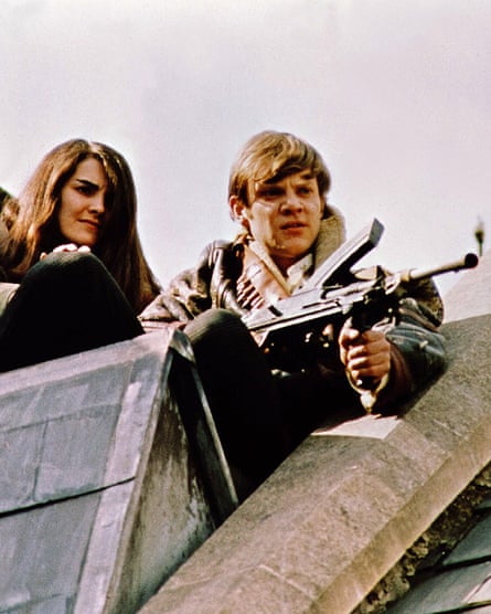 Christine Noonan and Malcolm McDowell carrying a machine gun in If ….