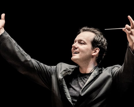 Andris Nelsons with the City of Birmingham Symphony Orchestra (CBSO)
press image supplied by
Ruth Green <rgreen@cbso.co.uk>
Photo: Marco Borggreve
