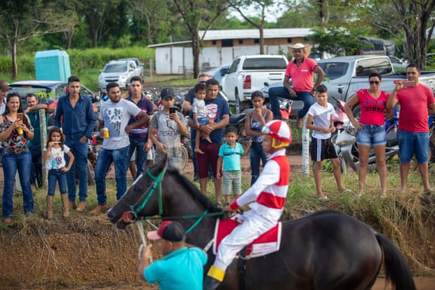 A horse racing event outside the town of São Félix do Xingu.