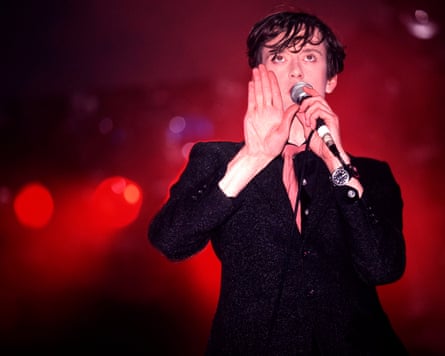 Jarvis Cocker of Pulp performing at Glastonbury, June 1995.