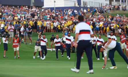 United States players celebrate after Patrick Cantlay holes a birdie putt on the final green.
