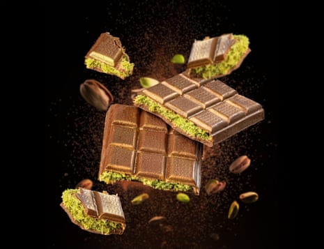 Harga minyak melebihi $100 per barel saat AS melakukan blokade Selat Hormuz; Goldman Sachs mencatat kenaikan laba