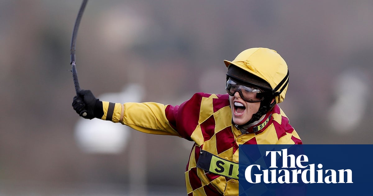 Record-breaking jump jockey Lizzie Kelly announces her retirement