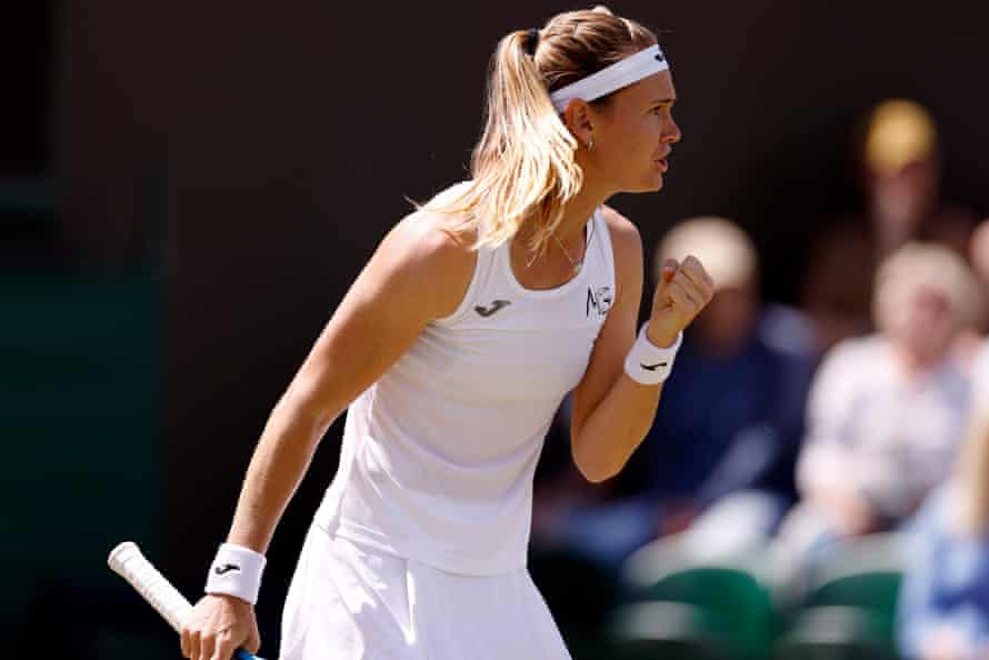 Marie Bouzkova takes the first set.