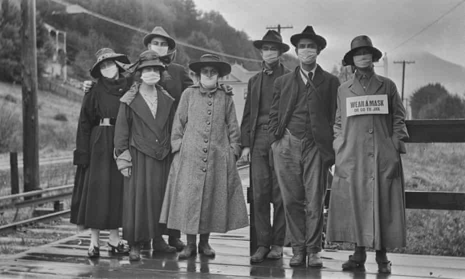 A group of mask-wearing citizens, Locust Avenue, California, during the flu pandemic of 1918.