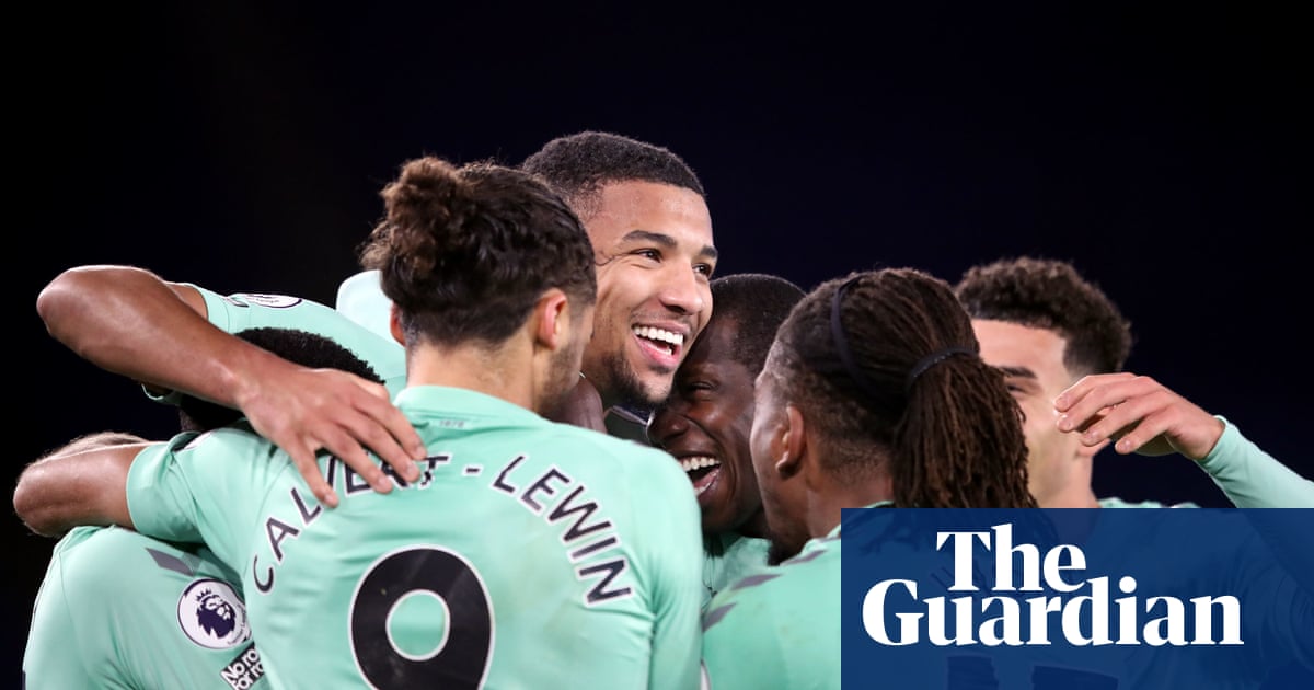 Richarlison and Mason Holgate goals seal impressive Everton win at Leicester