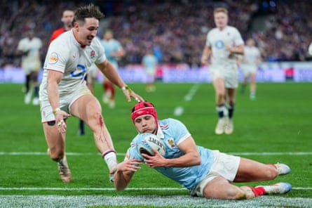 France’s Louis Bielle-Biarrey scores a try against England