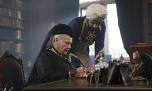 Judi Dench and Ali Fazal in Victoria & Abdul (2017).