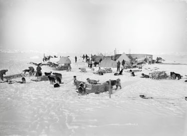 Ocean Camp, November 1915Following a failed attempt to march 300 miles (480 kilometres) across the ice to reach land, a more permanent camp, named Ocean Camp, was set up on a thick, stable ice floe.