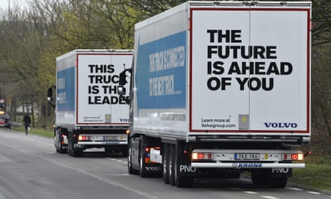 Semi-automated trucks are driven on the E19 highway in Vilvoorde on Tuesday as part of the ‘EU truck platooning challenge’.
