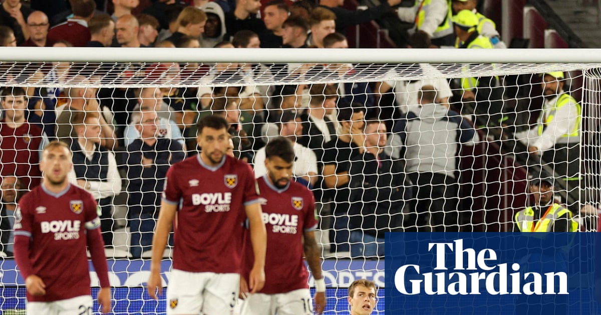 Chelsea thrash West Ham to pile pressure on Graham Potter