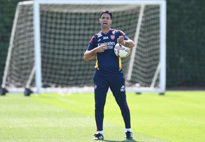Mikel Arteta presides over Arsenal training