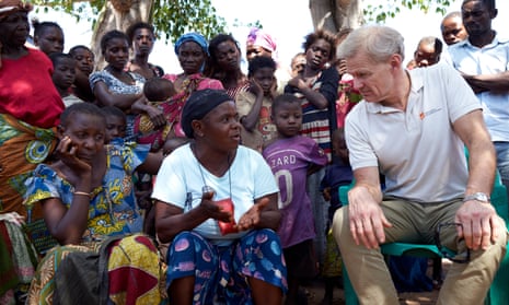 Jan Egeland meets people living in informal camps in Kalemie town in eastern DRC