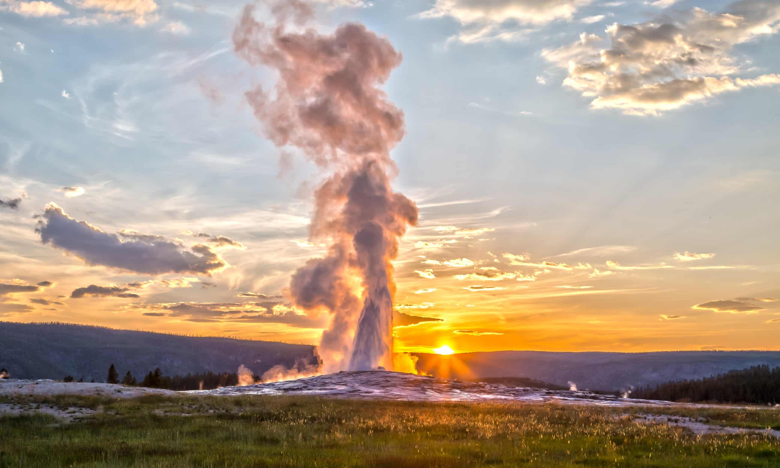 Yellowstone National Park, Old Faithful eruption, Old Faithful gyser