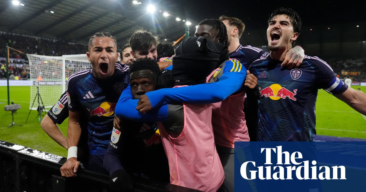 Leeds United Tops Championship After 4-3 Win