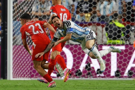 Zeki Amdouni fouls Messi