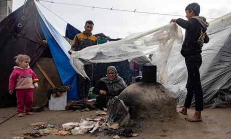 Refugees ar the Rafah camp