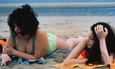 Anaïs Reboux and Roxane Mesquida in Catherine Breillat’s Fat Girl.
