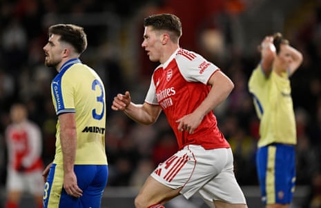 ग्योकेरेस जश्न मनाने के लिए दौड़ता है