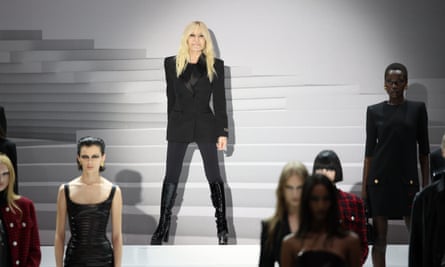 Versace Promotes Equality and Unity on Runway at Milan Fashion Week -  Versace Gets Political With Fall 2017 Show