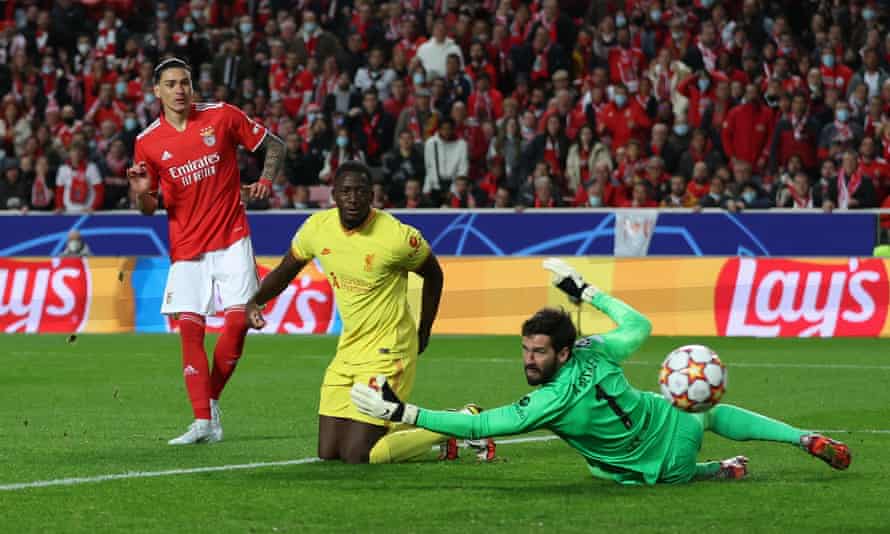 Benfica’s Darwin Nunez scores their first goal.