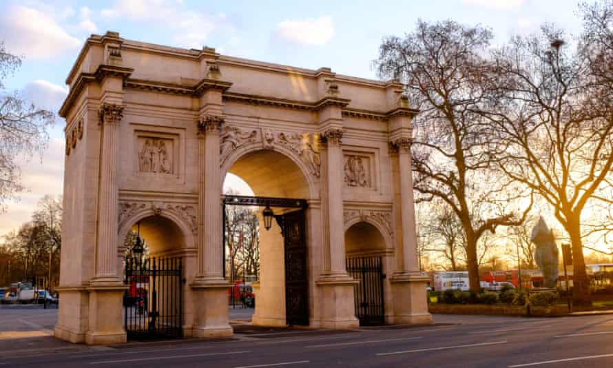 Marble Arch, designed by John Nash in 1827, before construction of the 25-metre mound began nearby.