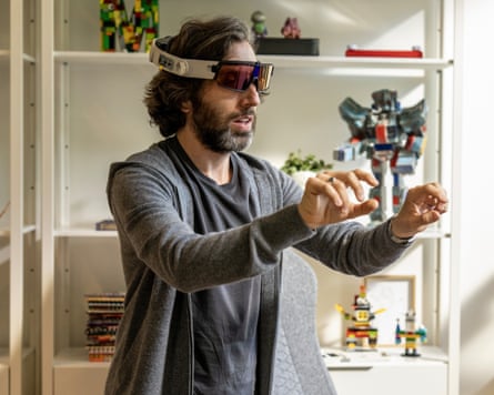 Simon Helberg plays eccentric inventor Martin Phister in The Audacity.