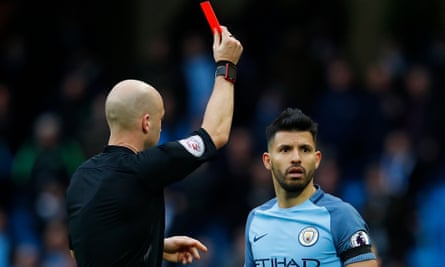 Manchester City’s Sergio Agüero is shown a red card by referee Anthony Taylor.