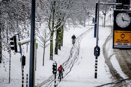 A snowy street scene in Rotterdam