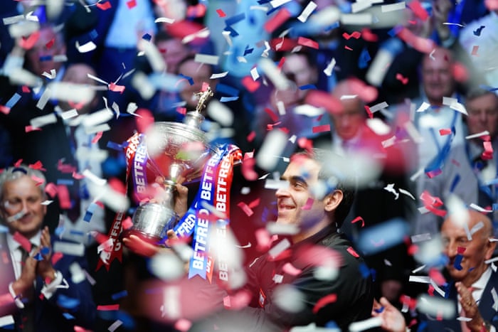 Ronnie O’Sullivan celebrates with the trophy after winning the 2022 World Snooker Championship.