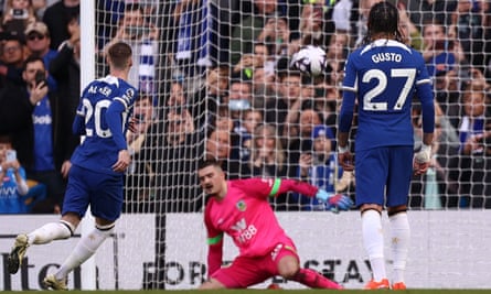 Cole Palmer scores a penalty for Chelsea against Burnley in the 44th minute.