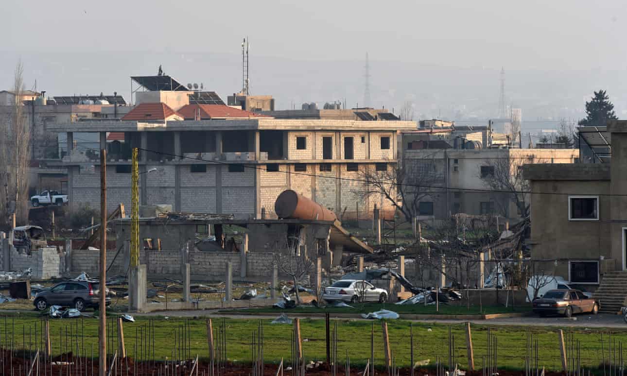 Un muerto mientras Israel lanza ataques aéreos contra Hezbollah cerca de Baalbek en Líbano