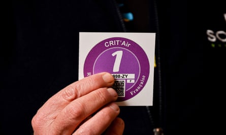 A Crit’Air sticker .