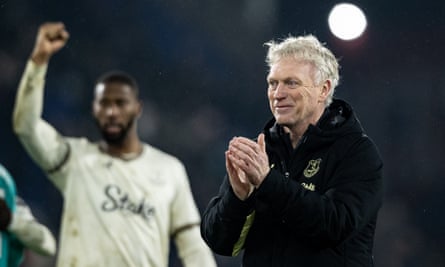 David Moyes applauds after Everton's win at Crystal Palace
