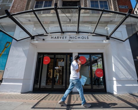 Harvey Nichols traces its roots to 1831, when Benjamin Harvey opened a small linen shop at the corner of Knightsbridge and Sloane Street.