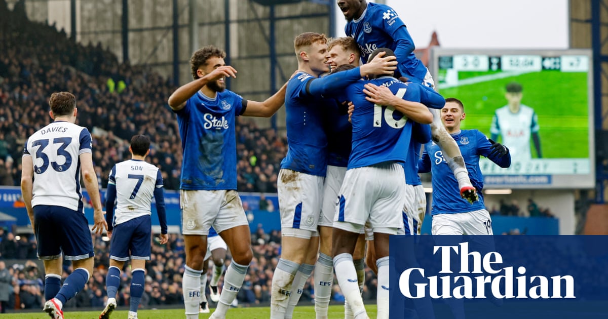 Everton sink Tottenham with first-half blitz to give David Moyes first win Everton sink Tottenham with first-half blitz to give David Moyes first win