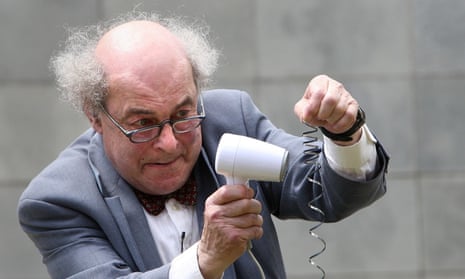 Heinz Wolff performs a science show for children from schools in west London in 2008.
