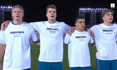 Elyounoussi (second right) and his Norway teammates line up before a game with T-shirts supporting human rights.