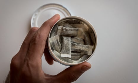 male pouch tobacco Chewing Nicotine pouches in the gums: