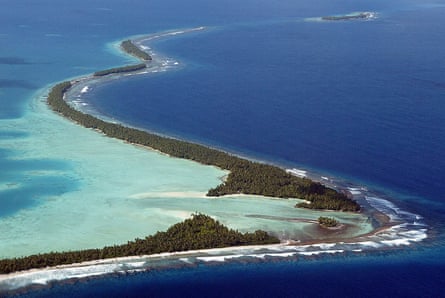 The serpentine coastline of Funafuti atoll, February 2004.