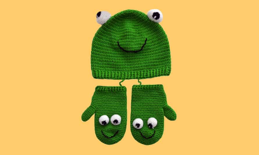 Frog hat and mittens set